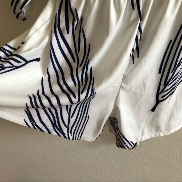 Patterned open front Robe size Medium - Picture 2 of 5